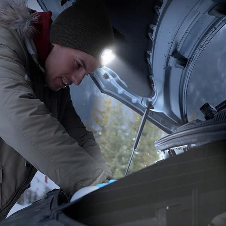 c14_tds0469a_Czapka Led USB Black