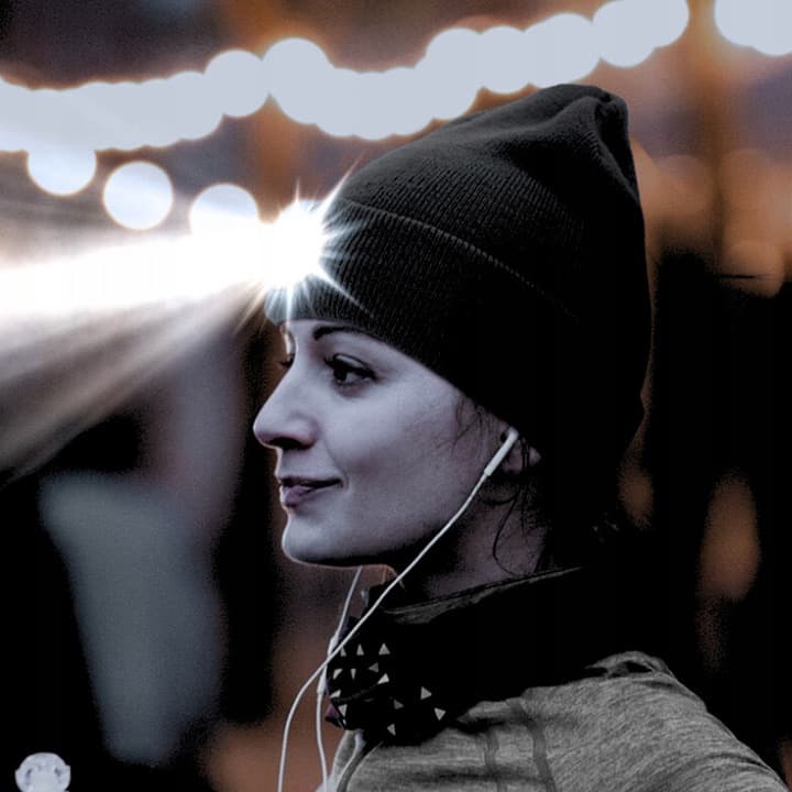 c14_tds0469a_Czapka Led USB Black